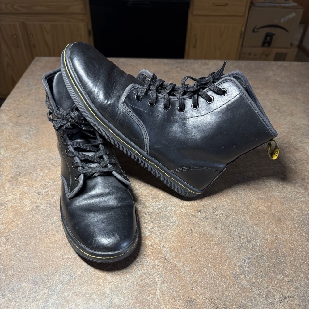 Dr Martens Shoreditch Sz 9 Black Boots Lightweight